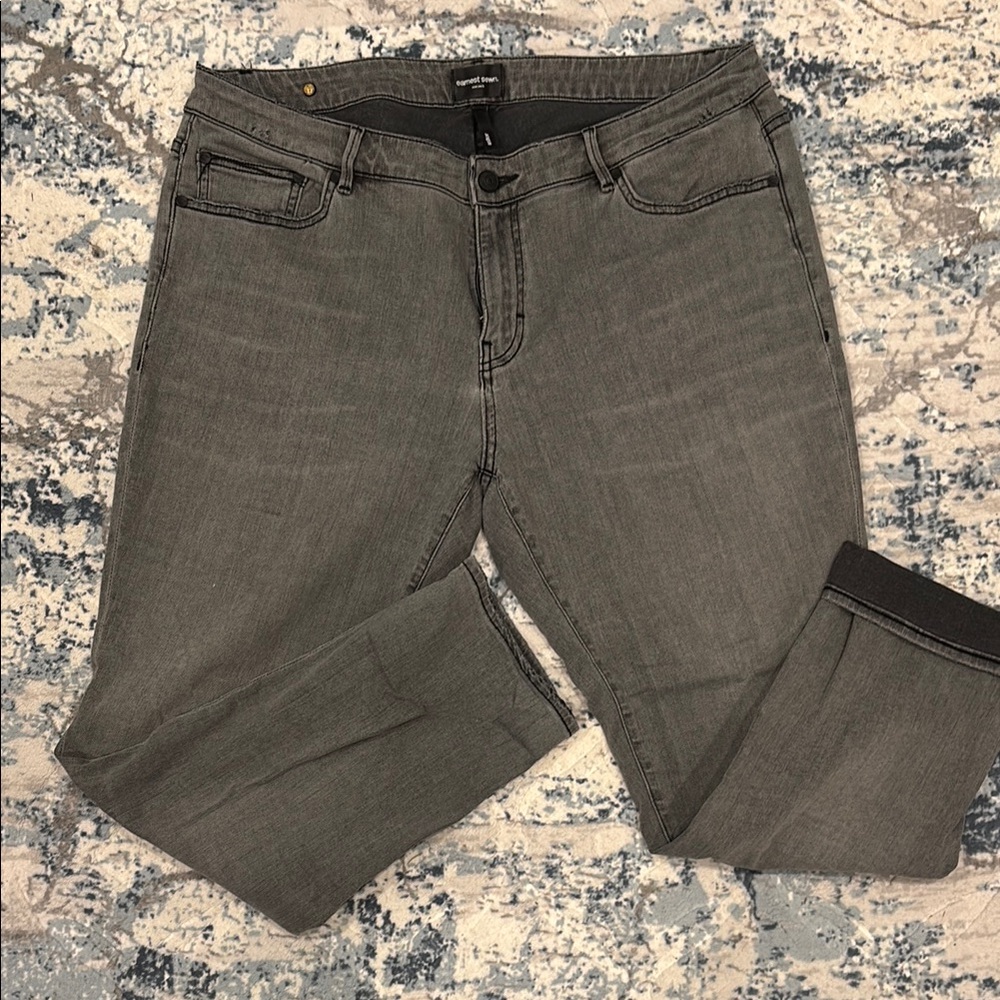 Earnest Sewn Gray Boyfriend Jeans with Classic Design